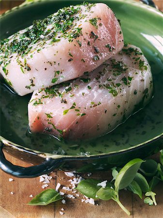 prepared dish - Raw Swordfish Foto de stock - Con derechos protegidos, Código: 700-05642030