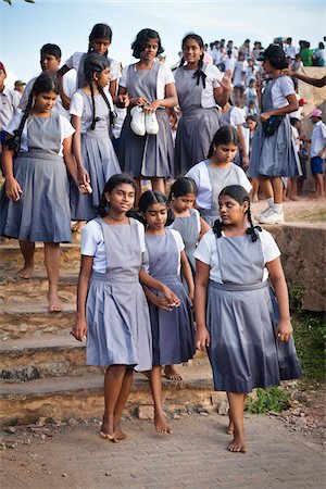 pre teen girl 12 13 - Ecolières Touring Galle Fort, Galle, Sri Lanka Photographie de stock - Rights-Managed, Code: 700-05642126