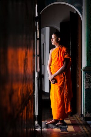 Young Buddhist Monk, Sri Sudharmalaya Temple, Galle Fort, Galle, Sri Lanka Foto de stock - Con derechos protegidos, Código: 700-05642127