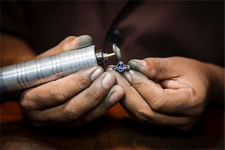 Jewellery Maker Filing Ring, Kandy, Central Province, Sri Lanka Foto de stock - Direito Controlado, Número: 700-05642243