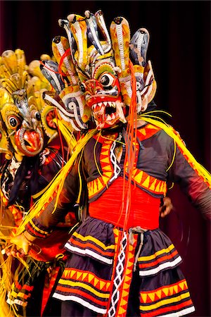 dragon - Danseur masqué au Sri lankais, spectacle de danse culturelle, Kandy, Sri Lanka Photographie de stock - Rights-Managed, Code: 700-05642251
