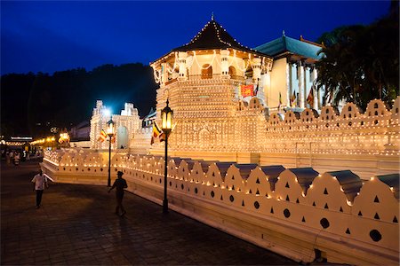 Temple of the Tooth Decorated for Kandy Perehera Festival, Kandy, Sri Lanka Foto de stock - Con derechos protegidos, Código: 700-05642287