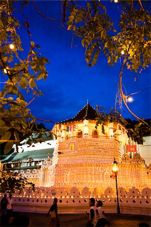 Temple of the Tooth during Kandy Perehera Festival, Kandy, Sri Lanka Foto de stock - Con derechos protegidos, Código: 700-05642291