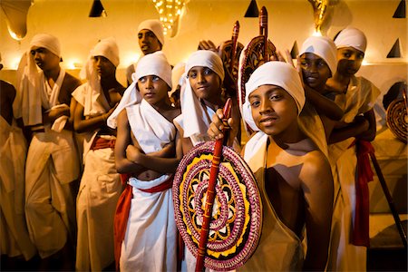 simsearch:700-05642333,k - Flag Bearers in front of Temple of the Tooth, Esala Perahera Festival, Kandy, Sri Lanka Foto de stock - Con derechos protegidos, Código: 700-05642305