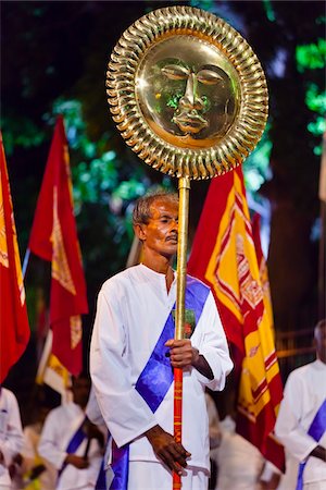 sri lankan ethnicity (male) - Man Holding Metal Sun, Esala Perahera Festival, Kandy, Sri Lanka Stock Photo - Rights-Managed, Code: 700-05642308