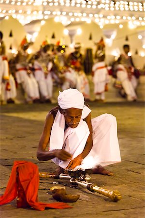 Torch Bearer, Esala Perehera Festival, Kandy, Sri Lanka Photographie de stock - Rights-Managed, Code: 700-05642302