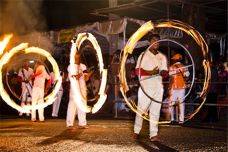fuego - Fire Ball Dancers, Esala Perahera Festival, Kandy, Sri Lanka Foto de stock - Con derechos protegidos, Código: 700-05642310