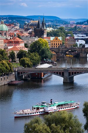 Bridges Over Vltava River, Prague, Czech Republic Foto de stock - Con derechos protegidos, Código: 700-05642355