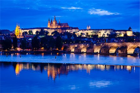 prague - Château de Prague dans la nuit, Prague, République tchèque Photographie de stock - Rights-Managed, Code: 700-05642366