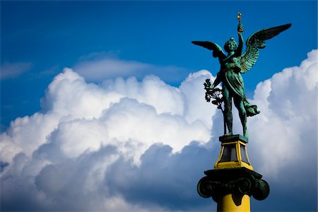 Angel Statue on Cechu Bridge, Prague, Czech Republic Foto de stock - Con derechos protegidos, Código: 700-05642376