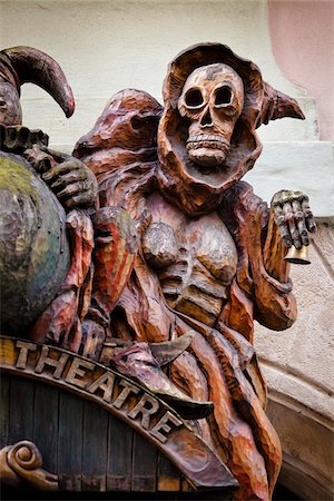 dead - Detail of Marionette Theatre, Prague, Czech Republic Foto de stock - Con derechos protegidos, Código: 700-05642420