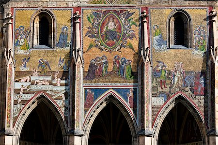 praga - Detail of Artwork Above Archways, St. Vitus Cathedral, Prague Castle, Prague, Czech Republic Foto de stock - Con derechos protegidos, Código: 700-05642441