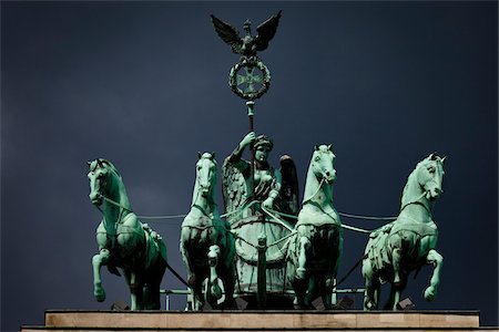 Quadriga atop Brandenburg Gate, Berlin, Germany Foto de stock - Con derechos protegidos, Código: 700-05642485