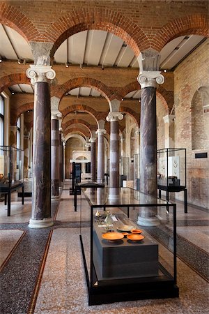 display case in a museum - Exhibits in Neus Museum, Museum Island, Berlin, Germany Stock Photo - Rights-Managed, Code: 700-05642511