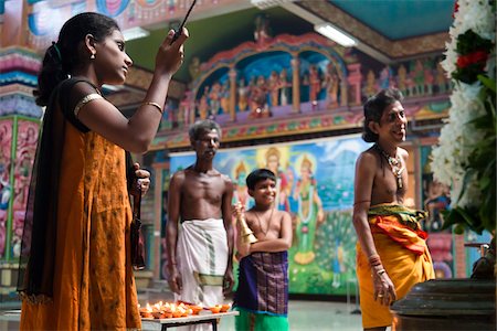 sri lankan - Bell Ringer at Adi Puram Ceremony at Hindu Temple, Colombo, Sri Lanka Foto de stock - Con derechos protegidos, Código: 700-05642555