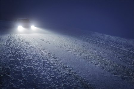 stirnlampe - Auto Winter Road, Sulzberg, Bregenz, Österreich Stockbilder - Lizenzpflichtiges, Bildnummer: 700-05756227