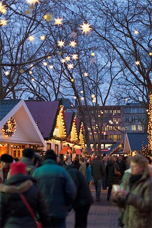 simsearch:700-03439567,k - Chrismas Market, Cologne Neumarkt, Cologne, Germany Fotografie stock - Rights-Managed, Codice: 700-05756235