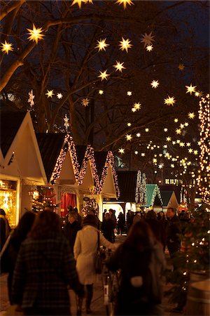 string of lights - Marché de Noël, Cologne Neumarkt, Cologne, Allemagne Photographie de stock - Rights-Managed, Code: 700-05756236