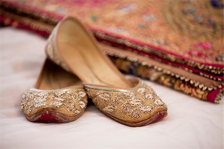 Gros plan des chaussures de mariée Photographie de stock - Rights-Managed, Code: 700-05756389