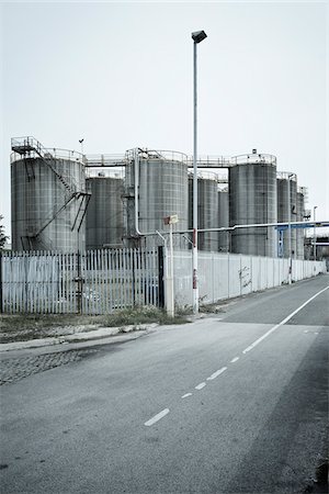 Industrial Storage Tanks, Liverpool, Merseyside, England Foto de stock - Con derechos protegidos, Código: 700-05756496