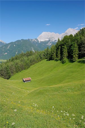 Cabane dans la prairie, montagnes Karwendel, Mittenwald, Garmisch-Partenkirchen, Haute-Bavière, Allemagne Photographie de stock - Rights-Managed, Code: 700-05762061