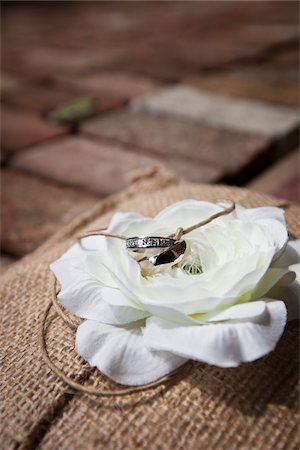 Close-Up of Wedding Ring Foto de stock - Con derechos protegidos, Código: 700-05786470