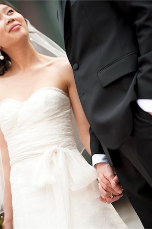 simsearch:600-07117239,k - Close-up Portrait of Bride and Groom Holding Hands Foto de stock - Con derechos protegidos, Código: 700-05786624