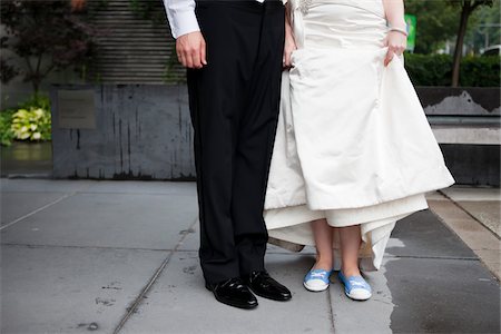 debajo de la cintura - Bride and Groom Foto de stock - Con derechos protegidos, Código: 700-05786679