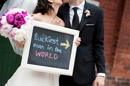 simsearch:600-03333304,k - Bride and Groom with Chalkboard Sign Foto de stock - Con derechos protegidos, Código: 700-05786694