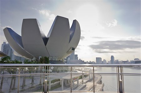 exterior modern architecture - ArtScience Museum at Marina Bay Sands, Singapore Foto de stock - Con derechos protegidos, Código: 700-05781056
