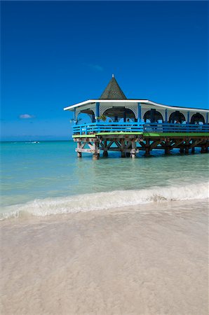 ferienorte - Halcyon Cove Hotel Restaurant, Dickenson Bay, Antigua, Antigua und Barbuda Stockbilder - Lizenzpflichtiges, Bildnummer: 700-05800567