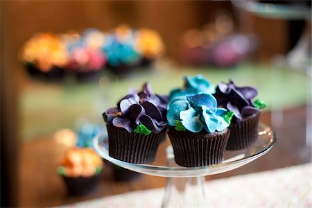 displaying chocolates - Cupcakes Stock Photo - Rights-Managed, Code: 700-05803287