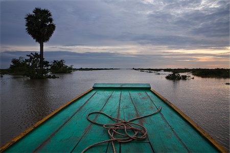 Navigation de plaisance sur le lac Tonlé Sap, près de Siem Reap, Cambodge Photographie de stock - Rights-Managed, Code: 700-05803487