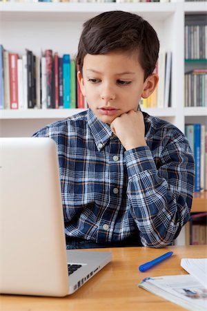 school boy - Boy Using Laptop Computer Foto de stock - Con derechos protegidos, Código: 700-05803522