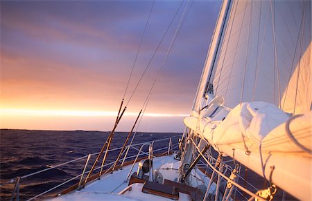 Yacht au lever du soleil Photographie de stock - Rights-Managed, Code: 700-05803590