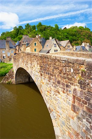 simsearch:700-05803744,k - Pont en arc au-dessus de la rivière de la Rance, Dinan, côtes-d'Armor, Bretagne, France Photographie de stock - Rights-Managed, Code: 700-05803743