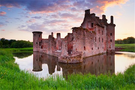 fin de la journée - Ruine de château Caerlaverock, Dumfries et Galloway, en Écosse Photographie de stock - Rights-Managed, Code: 700-05803769