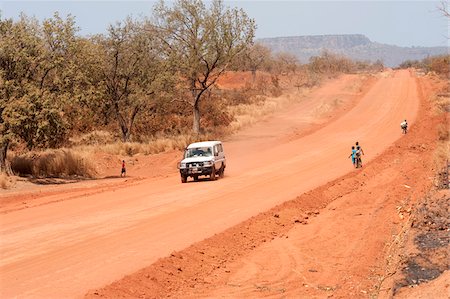 schotterstraße - Aus Straßenfahrzeug auf Dirt Road, Mali, Afrika Stockbilder - Lizenzpflichtiges, Bildnummer: 700-05810132