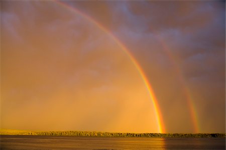 final del dia - Double Rainbow over Lake Foto de stock - Con derechos protegidos, Código: 700-05810159