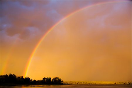 final del dia - Double Rainbow over Lake Foto de stock - Con derechos protegidos, Código: 700-05810160