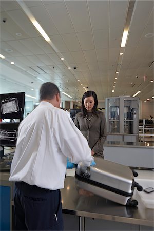 rear - Woman Waiting at Security Baggage Check Foto de stock - Con derechos protegidos, Código: 700-05821726