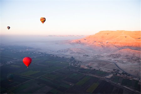 Hot Air Balloons over Luxor, Egypt Foto de stock - Con derechos protegidos, Código: 700-05822137