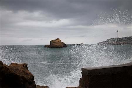 Lighthouse and Stormy Sea, Biarritz, Pyrenees-Atlantiques, France Foto de stock - Con derechos protegidos, Código: 700-05854192