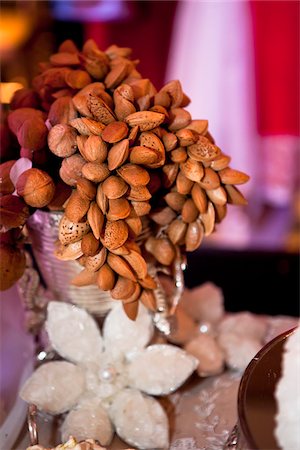 Gros plan des amandes et des noix mélangées Photographie de stock - Rights-Managed, Code: 700-05855230