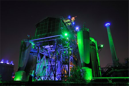 Landschaftspark Duisburg Nord at Night, Meiderich Huette, Duisburg, Ruhr Basin,  North Rhine Westphalia, Germany Foto de stock - Con derechos protegidos, Código: 700-05947727