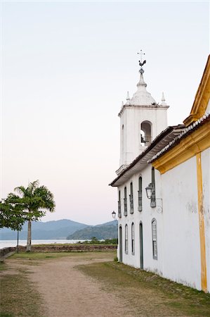 Église sur la côte, Paraty, Rio de Janeiro, Brésil Photographie de stock - Rights-Managed, Code: 700-05947870