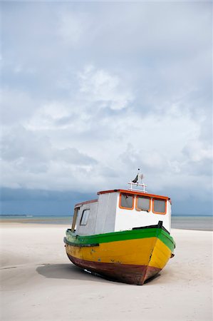 délaisser (laisser seul) - Bateau sur la plage, Ilha do Mel, Parana, Brésil Photographie de stock - Rights-Managed, Code: 700-05947871