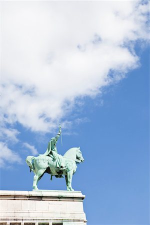 Equestrian Statue, Basilique du Sacre-Coeur, Paris, France Foto de stock - Con derechos protegidos, Código: 700-05948066