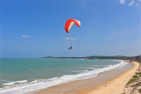 paragliders - Paraglider Over Cacimbinhas Beach, Pipa, Rio Grande do Norte, Brazil Foto de stock - Con derechos protegidos, Código: 700-05948089