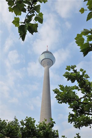 Rheinturm Düsseldorf, Düsseldorf, Rhénanie du Nord Westphalie, Allemagne Photographie de stock - Rights-Managed, Code: 700-05948189